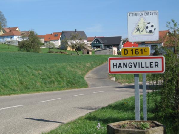 Hangviller sign